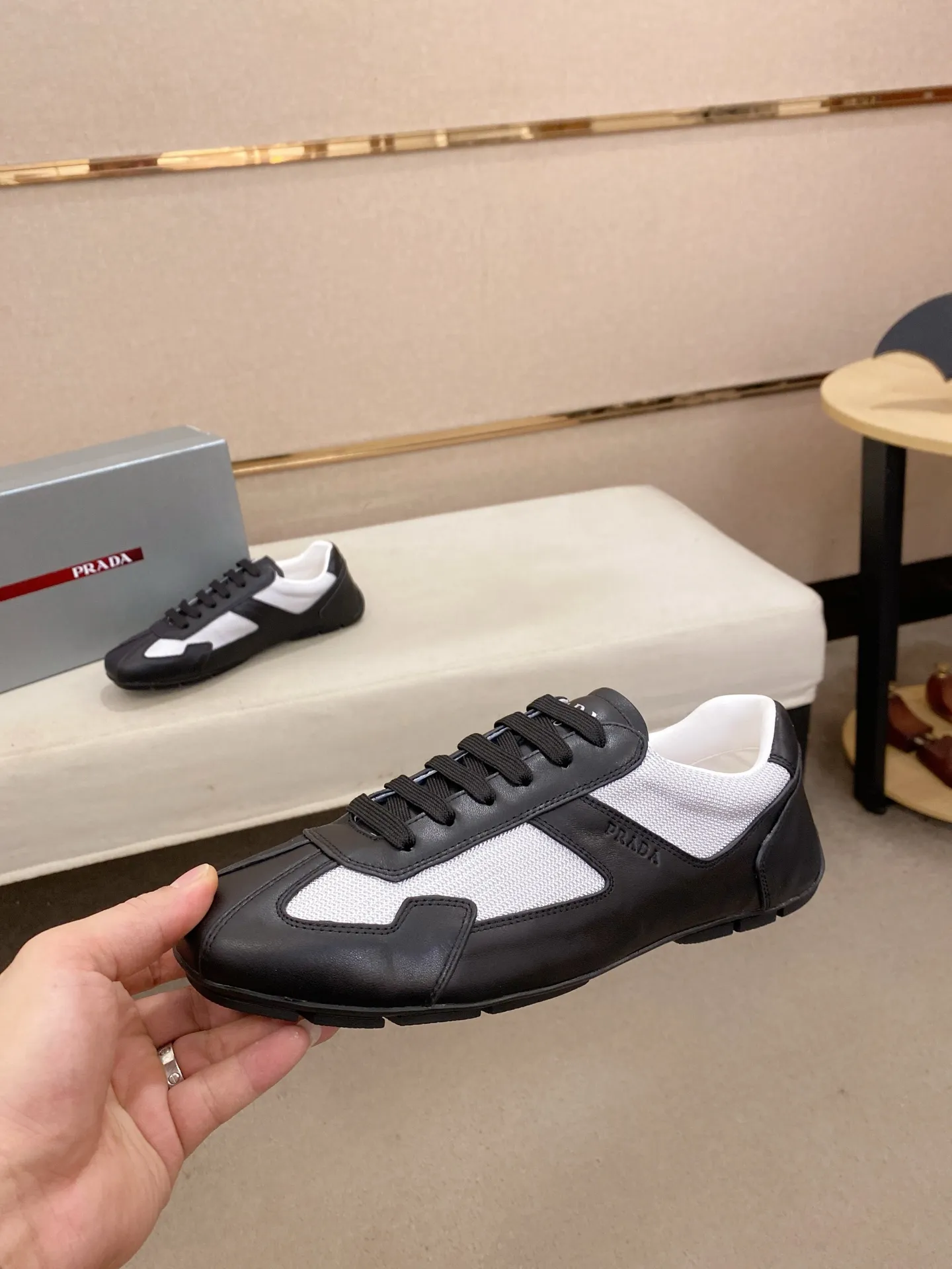 Men's shoes 💰 480💰 ✔️✔️✔️Top high version High-quality new PRADA (Prada) counters are launched at the same time. The new men's shoes and 😘fabrics are purely handmade in Niujing. Lining: Full cowhide lining. 👍🏿High-end☄️Open-molded non-slip rubber outsole, exquisite lines, simple and elegant, comfortable and high-end for leisure travel. Code number: 38-44. Can be customized45